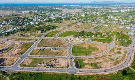 Lô đất mặt tiền 150m2( 6x25), đường 7.5m, vị trí trung tâm giữa chợ, trường học, ủy ban,...