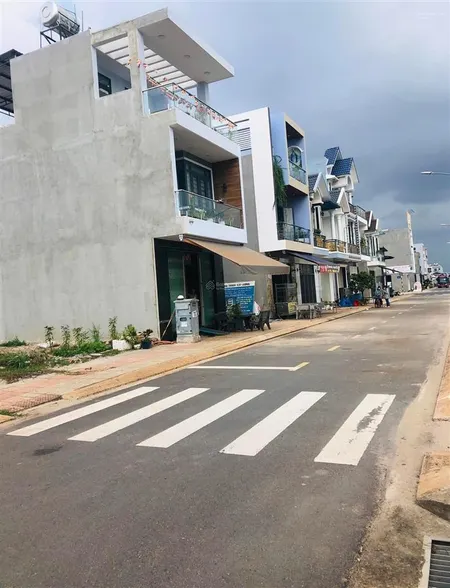 Hàng cực đẹp mặt tiền lê duẩn 125m2 5tỷ8 sổ sẵn công chứng liền ngay cụm khu công nghiệp