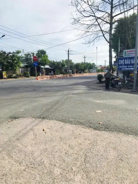 CHO THUÊ MẶT BẰNG KINH DOANH 9m x 6m MẶT TIỀN CHỢ BÀU NĂNG- giá 8 triệu còn thương lượng
