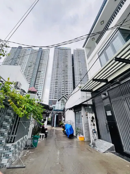 Bán nhà 2 tầng phường Tân Phú cạnh Phú Mỹ Hưng; 4x22m; không quy hoạch; không ngập nước