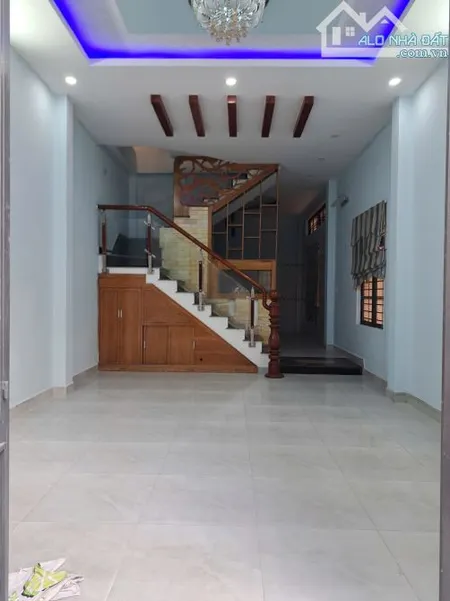 CHO THUÊ NHÀ 2 TẦNG 2 MẶT KIỆT Ô TÔ THI SÁCH, SÁT SÂN BAY