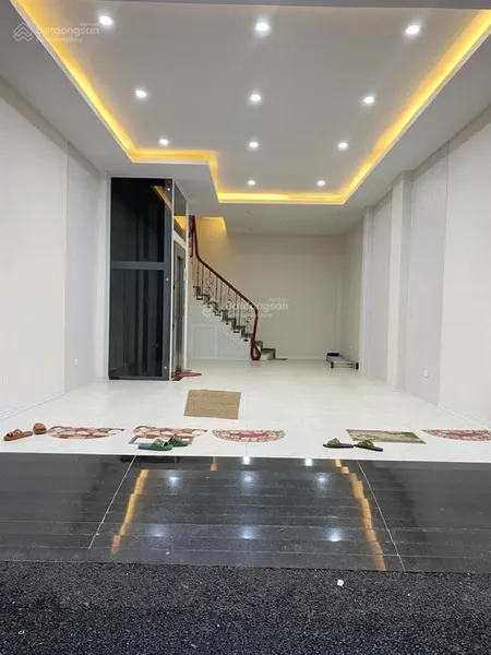 Bán nr 50m2, 6pn, 6t thang máy,gara ô tô tại vương thừa vũ, thanh xuân, hn, giá ưu đãi 16,7 tỷ