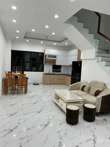 Cần bán nhà phố đường 12 m sổ đỏ cầm tay
