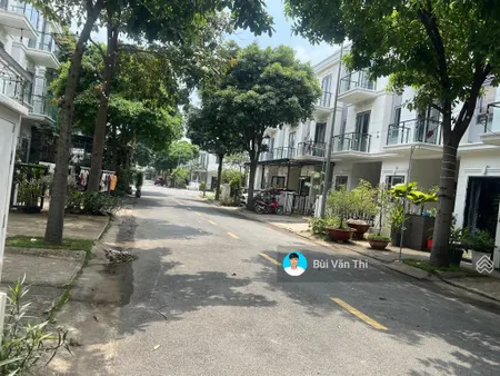 Chính chủ gửi bán nhà phố 1 trệt 2 lầu