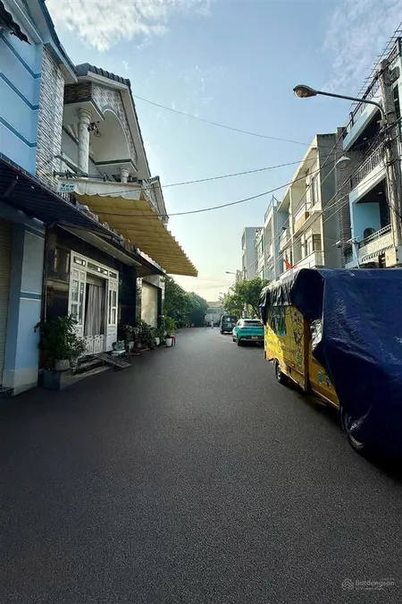 Chính chủ bán nhà 2 tầng 4pn, hẻm xe tải gần big c dĩ an & làng đh, tl mạnh