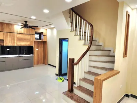 Hiêm bán nhà đường 70 tây mỗ thông sang cầu cốc 6 tỷ, 38m , 4 tầng, nhà lô góc, đường nhà nnước