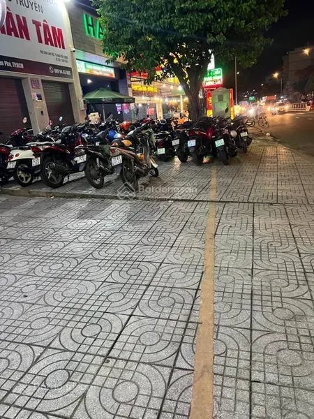 Mặt tiền siêu kinh doanh giá rẻ nhất thị trường chỉ 95 triệu/m2 đường lớn 32m xe cộ đông đúc .