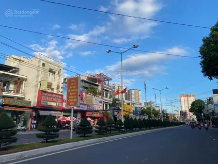 Bán căn nhà góc 3 tầng đường 2/4 vĩnh hải nha trang khánh hoà cách biển hòn chồng chỉ 1km