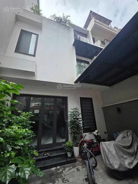 Bán biệt thự bồ đề, diện tích 116m, mặt tiền 6.1m ngõ ô tô thông 50m ra phố hồng tiến