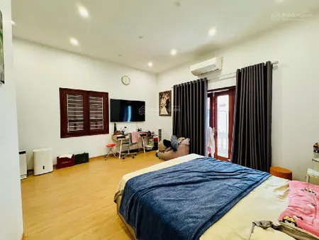 Bán nhà phố nguyễn văn cừ , dt 35m2 * m tiền 4m * nhà 5 tầng lô góc thoáng sáng , gần bv bắc hà