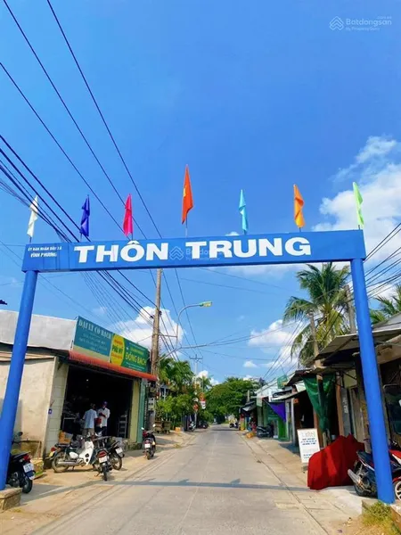 Chính chủ cần bán lô đất ngay thôn trung, đầu đường vào đất là chợ vĩnh phương, trường học, uỷ ban