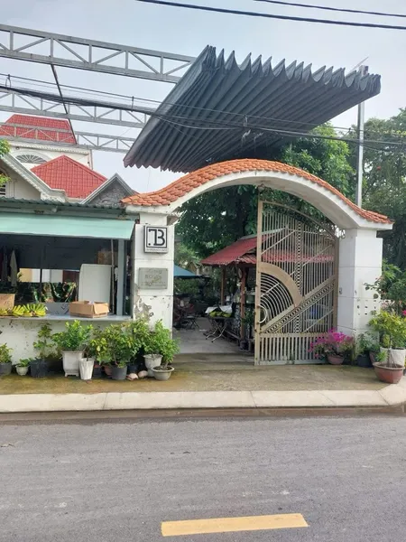 Bán nhà Măt tiền , Tân Hiệp 19,Hóc Môn  300m2, 2 tầng, 5PN, SH, giá 12 tỷ.