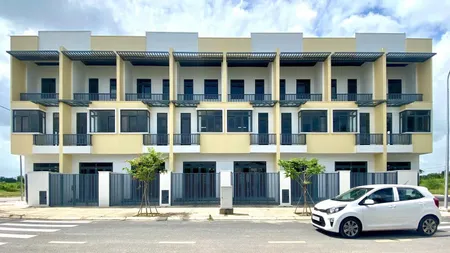 Bán nhà phố 1,7 tỷ nằm trong KCN Phước Đông, sổ sẵn sang tên công chứng nhận nhà cho thuê ngay