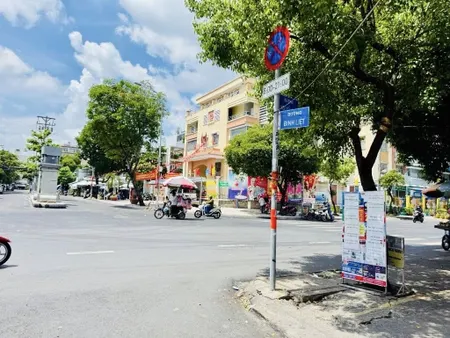 BÁN SHOPHOUSE NGUYỄN SƠN – 2 TẦNG – 85M – GIÁ CHỈ NHỈNH 5 TỶ -  60TR/M