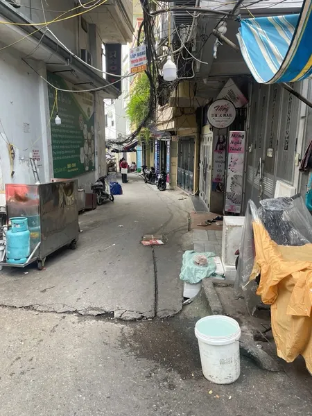 Bán 64M trần khát chân tặng nhà 10M ra ô tô hai bà trưng