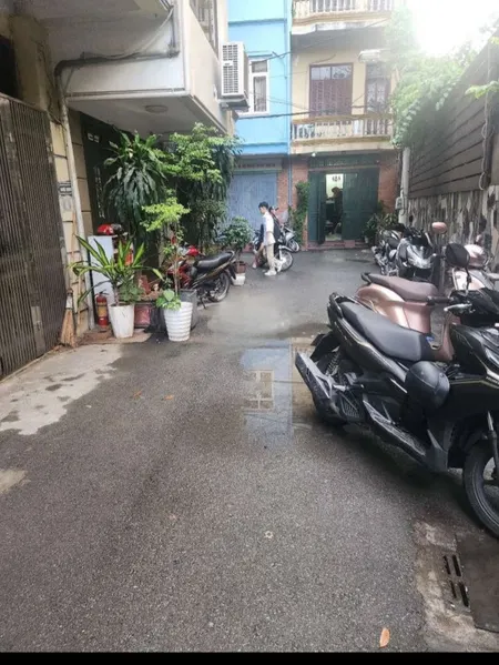 Cho thuê nhà ngõ ô tô Khương Trung, 3.5 tầng x 42m2, 3 ngủ, 3 vệ sinh, 12 Triệu