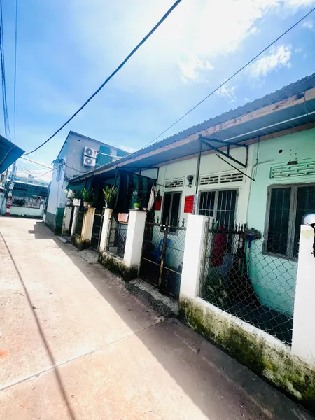 BÁN DÃY TRỌ SIÊU ĐẸP CÁCH KĐT VĨNH ĐIỀM TRUNG, NHA TRANG 500M  PHƯỜNG TÂY NHA TRANG Diện tích : 77m2 Giá bán : 2 tỷ 650 triệu lh e Trinh Số chứng chỉ: đang đợi cấp chứng chỉ mới , số chứng nhận: MG 25- 625