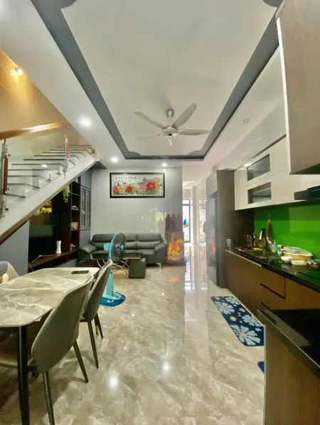 Bán nhà 4 tầng 100m² ngang 5m giá 9.5 tỷ Phường Nam Nha Trang