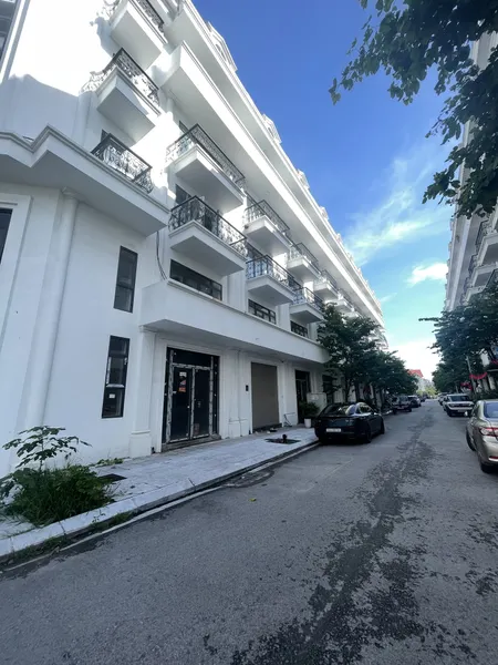 BÁN NHÀ XÂY THÔ 5 TẦNG 1 TUM ĐÔ THỊ GOLD CITY,CAO XANH