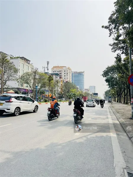 Bán nhà mặt phố hoàng quốc việt 10tầng thang máy lô góc giữ tiền dòng tiền bền vững vỉa hè 10m