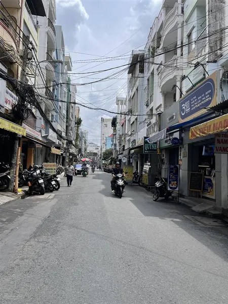 Bán nhà 285/ cách mạng tháng tám, ngay hà đô centrosa q. 10 51m2 hẻm xe hơi 2 tầng 8,5 tỷ
