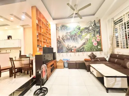 Nhà đẹp thoáng mặt tiền 6m, cách thủ đức 3km ql1k, dĩ an 68.8m2, 6x12m, 2tâng, 3 pn, 5,5 tỷ tl