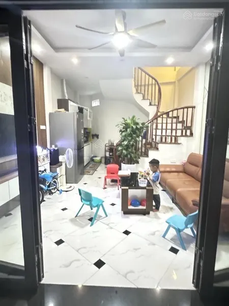 Bán nhà thanh nhàn 32m2 x 5 tầng nông 30m ô tô đỗ gần trường