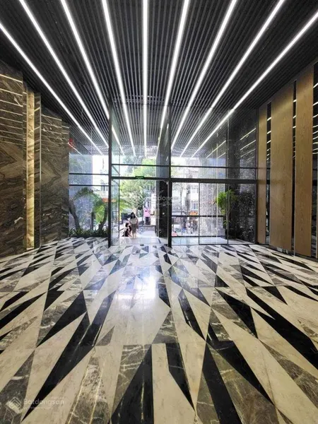 Bán tòa văn phòng kinh doanh, mặt tiền quyền lực, vỉa hè rộng dt 450m2 10 tầng, giá trên 300 tỷ