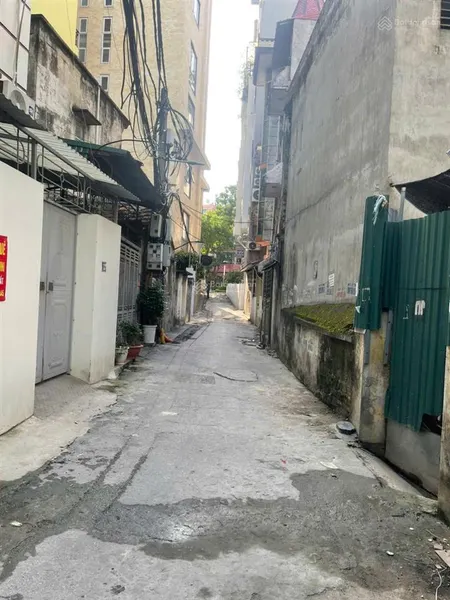 Nhà lạc long quân 75m*5t, mt 5.6m, lô góc, ngõ 3m ô tô 7 chỗ vào nhà, 30m ra phố, sân chơi cạnh nhà