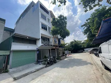 Nhà mới đẹp lung linh, Ô tô tránh + vỉa hè kinh doanh, gần QL32 ga tàu cao tốc trên cao, Trường Phenika, vành đai 3.5, trước nhà thoáng vĩnh viễn...