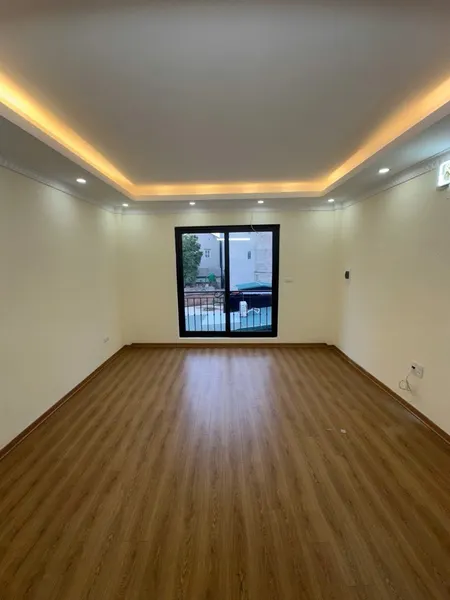 Bán Nhà Cổ Linh, Long Biên 33m2, 5T giá 6,55 tỷ (phía trước thoáng sáng)