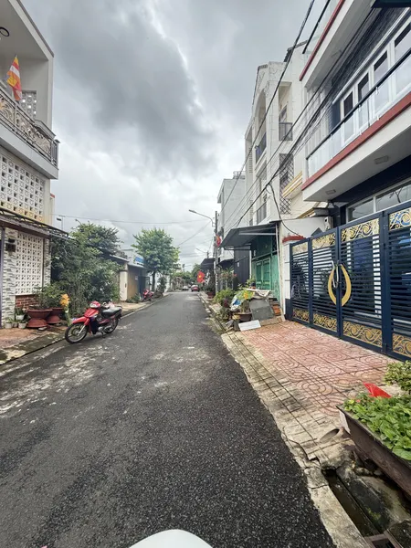 Nhà 1 trệt 2 lầu đường Cao Bá Quát cách chợ Phan Chu Trinh 150m