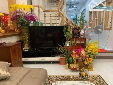 Cho thuê nhà 1 trệt 2 lầu đúc 3 tấm mặt tiền đường Tú Xương, P.4,TP.Vũng Tàu