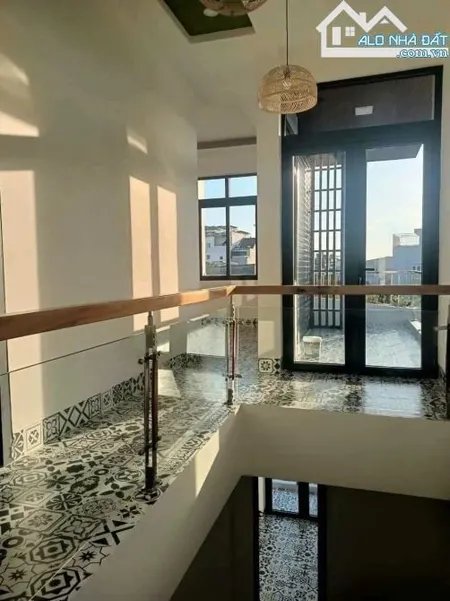 CHO THUÊ NHÀ NỘI THẤT CAO CẤP THỦ KHOA HUÂN Giá thuê 9.5 triệu. Kết cấu 1 trệt 2 lầu