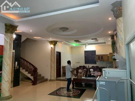 CHO THUÊ NHÀ GẦN VINCOM GỒM 16 PHÒNG NGỦ FULL NỘI THẤT CÓ THANG MÁY GIÁ 48 TRIỆU/THÁNG
