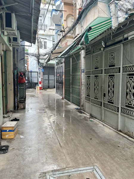 BÁN NHÀ HẺM 4M CÁCH MẶT TIỀN 30M 35M2 NỞ HẬU 2 TẦNG NGAY CHỢ PHẠM VĂN BẠCH PHƯỜNG 15 QUẬN TÂN BÌNH