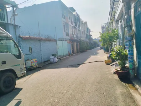 Bán nhà  Đất  TẬNG KHO CẤP 4 HXH LIÊN KHU 5-6 BÌNH TÂN