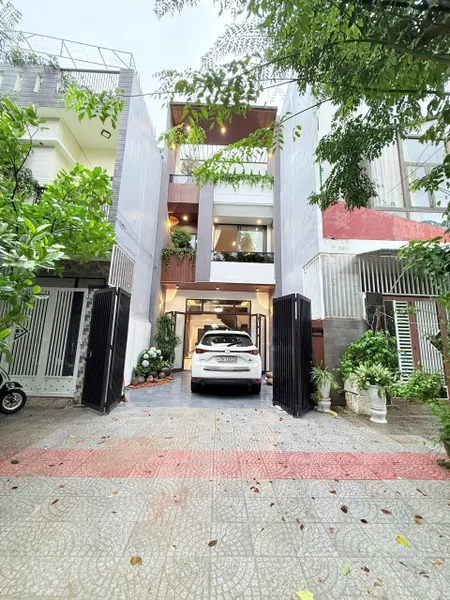 Bán nhà 3 Tầng, 3 Phòng Ngủ, Đường Trần Kim Xuyến, Hoà Xuân.