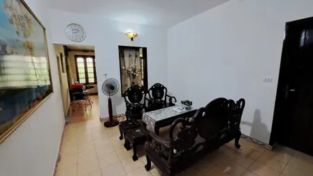 Cho thuê căn hộ Tập thể Hoàng Quốc Việt, 60m2, 2 ngủ, 1 vệ sinh, tầng 2 chỉ 8 Triệu