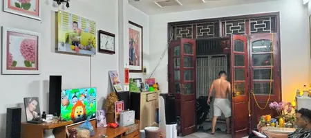 11,2 Tỷ: nhà 4 tầng, 49m nở hậu, MT 4m; 15m ra phố Kim Giang; ô tô qua nhà; kinh doanh quá đẹp