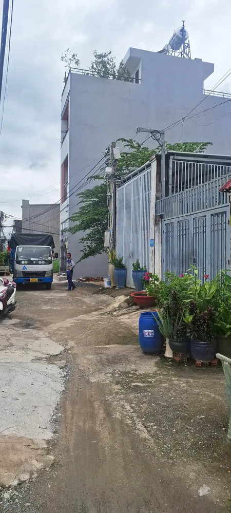 NHÀ 4X25M TRỆT LẦU, HẺM XE TẢI VỊ TRÍ ĐẸP GẦN TRƯỜNG HỌC TÔ NGỌC VÂN