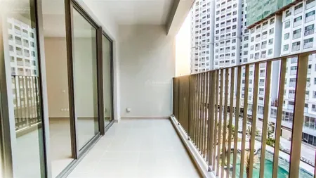 Bán căn 85m2 sổ hồng sẵn + view hồ bơi + giá 3.7 tỷ (102%) bao thuế phí + nhà mới 100%