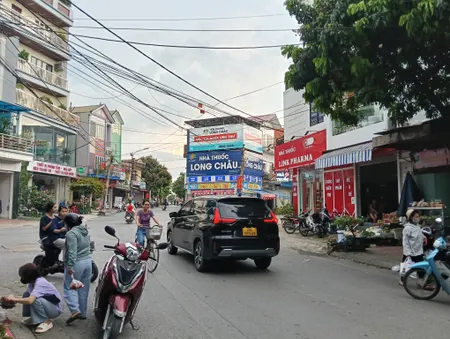 Bán nhà 90m² ngang 7m giá 5.7 tỷ maetj đường 131 Kinh Doanh sầm uất Xã Đa Phúc