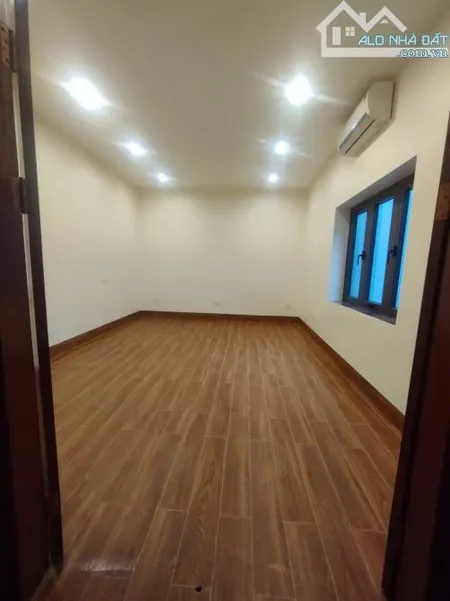 Cho thuê nhà ngõ 234 Hoàng Quốc Việt thông ngõ 643 Phạm Văn Đồng. Phù hợp làm văn phòng