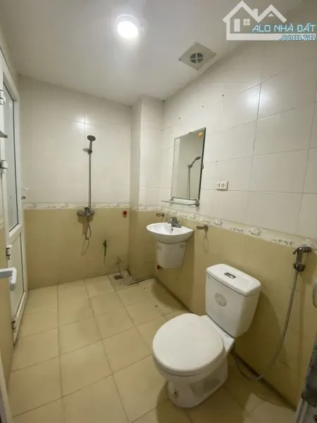 Cho thuê nhà ngõ 28 VÕ CHÍ CÔNG, Lạc Long Quân. Phù hợp vừa ở vừa làm VP, KD Onl.