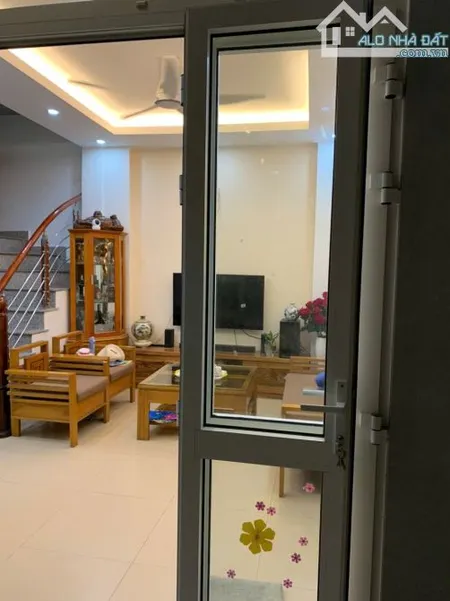 Cho thuê nhà NGUYỄN HOÀNG TÔN, Xuân La. 12 triệu/tháng. Phù hợp ở hộ Gia đình, KD onl