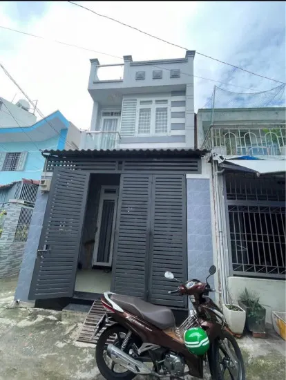 🏡 NHÀ ĐẸP – NGUYỄN VĂN QUÁ, Q12 – SÁT GÒ VẤP

💰 Giá: 4.2 tỷ (còn thương lượng)
📐 Diện tích: 4 x 15m
📄 SHR, hoàn công đầy đủ

✨ Kết cấu:
 • 1 trệt 1 lầu
 • 2 phòng ngủ, 3 WC
 • Nhà mới, thiết kế đẹp, dọn vào ở ngay

🚗 Vị trí:
 • Ngay Nguyễn Văn