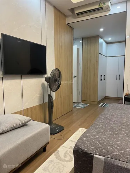 Bán căn 100m toà e mullberry lane tầng trung giá 6.8 tỷ thu về xem nhà 20h tối