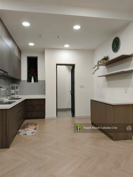 Chính chủ gửi bán căn diamond centery 120,7m2 3pn 3wc, full nội thất, giá 10ỷ2 + kèm ô xe hơi