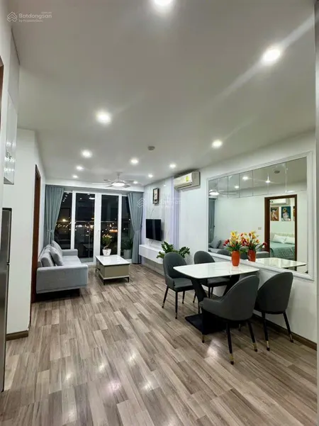 Căn hộ cc cao cấp giá rẻ. nội thất đẹp, tầng cao hướng đông nam view chéo biển